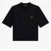Camisetas de cuello alto con detalle de insignia Camisetas de cuello alto con detalle de insignia