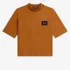 Camisetas de cuello alto con detalle de insignia Camisetas de cuello alto con detalle de insignia