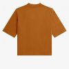 Camisetas de cuello alto con detalle de insignia Camisetas de cuello alto con detalle de insignia