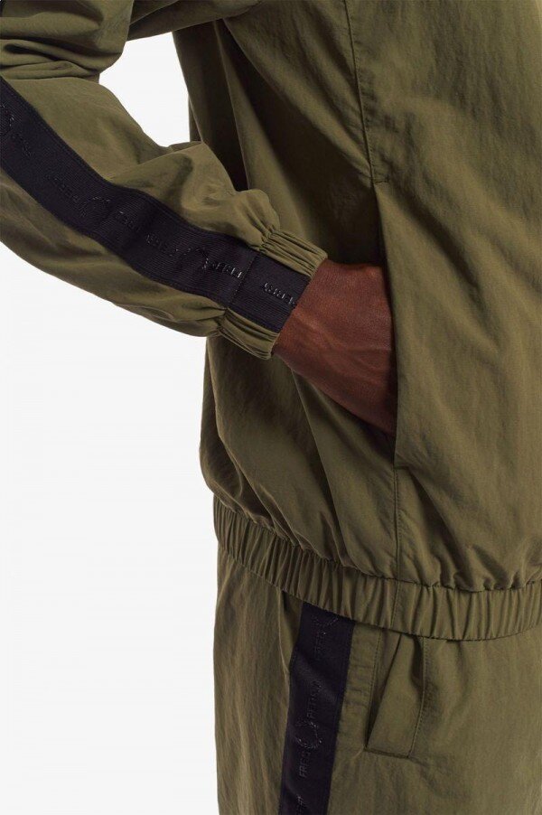Chaquetas con cinta tonal Chaquetas con cinta tonal