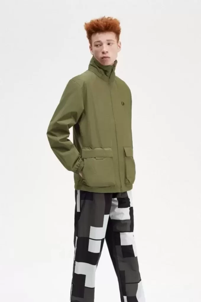 Chaquetas de hombre con bolsillo de parche y cremallera