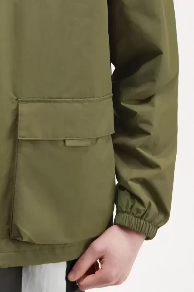Chaquetas de hombre con bolsillo de parche y cremallera