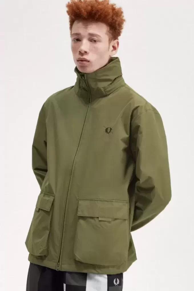 Chaquetas de hombre con bolsillo de parche y cremallera