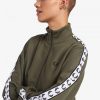 Chaquetas deportivas recortadas con cinta Chaquetas deportivas recortadas con cinta