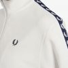 Chaquetas deportivas recortadas con cinta Chaquetas deportivas recortadas con cinta
