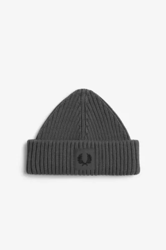Gorras de hombre acanaladas con parche de marca