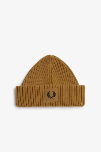 Gorras de hombre acanaladas con parche de marca
