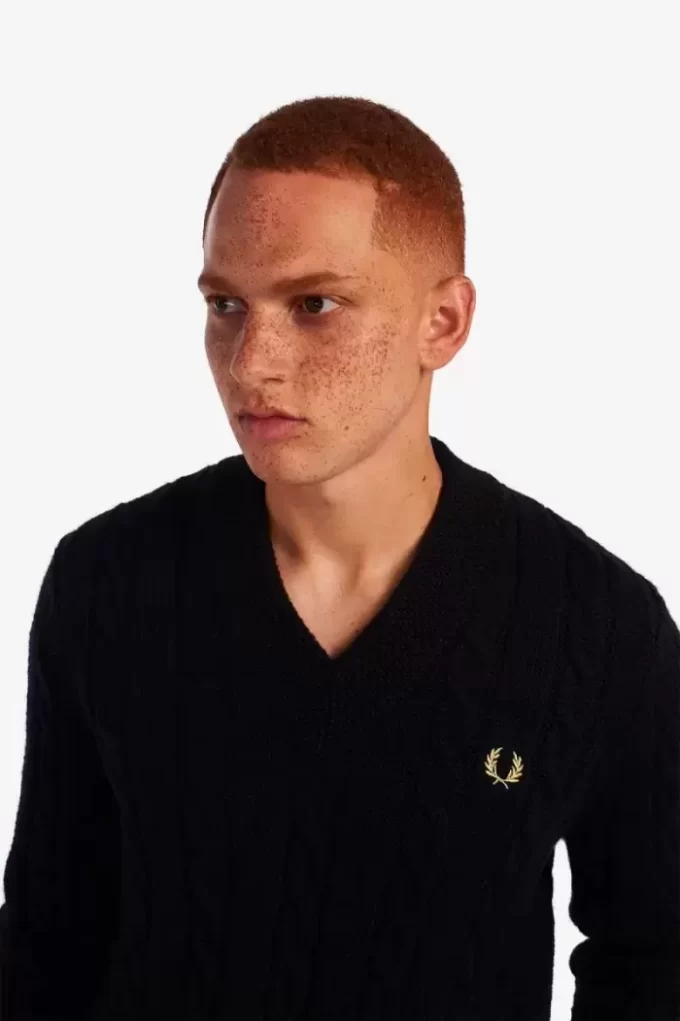 Jersey de punto trenzado con cuello en V para hombre