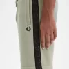 Pantalones cortos deportivos con cinta en relieve para hombre Pantalones cortos deportivos con cinta en relieve para hombre