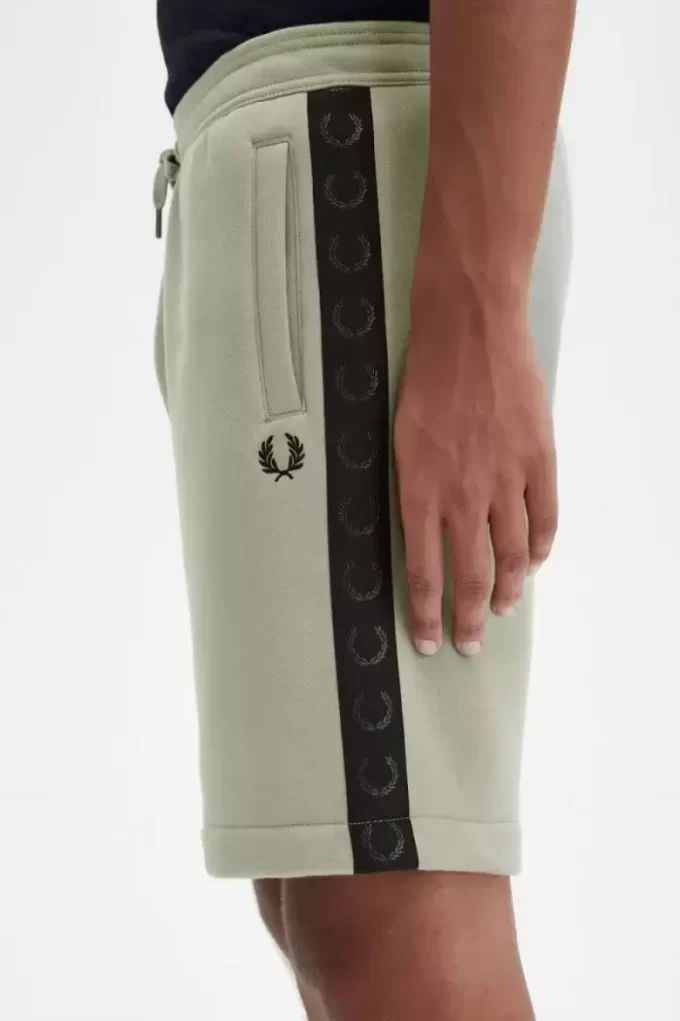 Pantalones cortos deportivos con cinta en relieve para hombre Pantalones cortos deportivos con cinta en relieve para hombre
