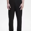 Pantalones deportivos con detalle de insignia para hombre