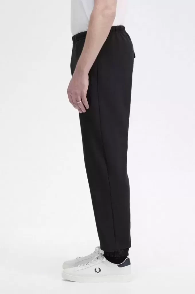 Pantalones deportivos con detalle de insignia para hombre