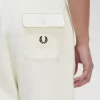 Pantalones deportivos con detalle de insignia para hombre