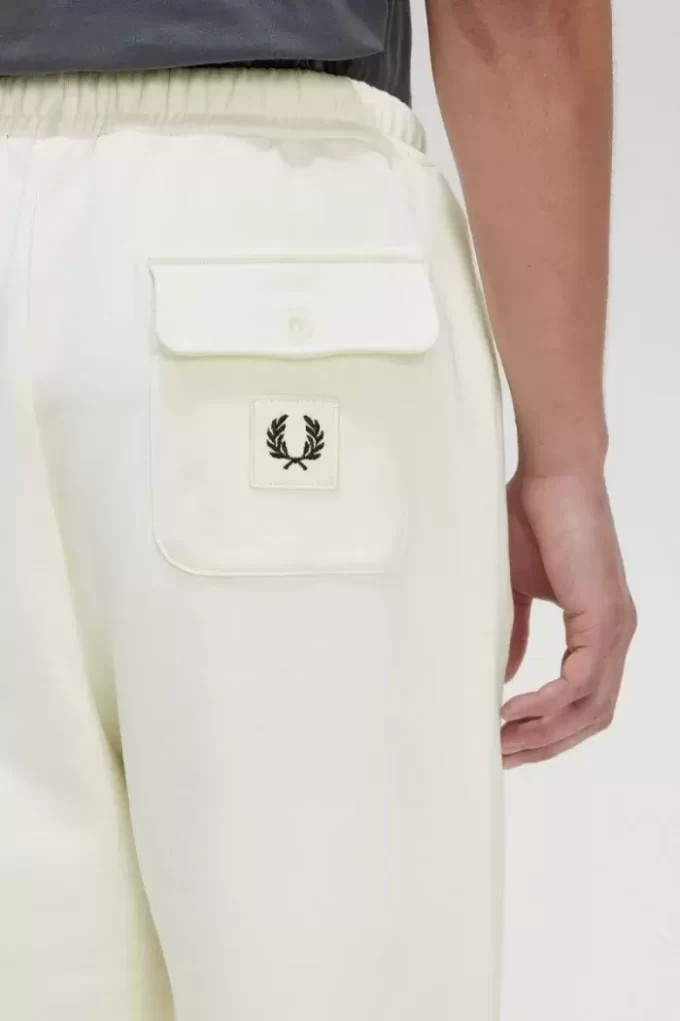Pantalones deportivos con detalle de insignia para hombre