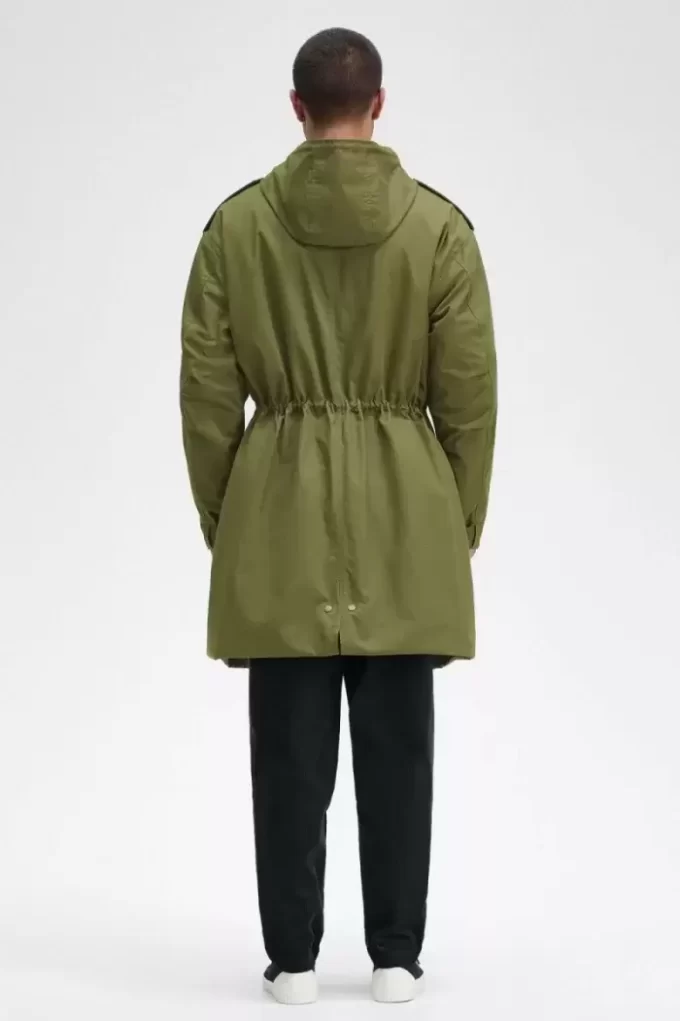 Parka de hombre con forro de piel sintética Parka de hombre con forro de piel sintética