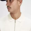 Polo texturizado con cuello y cremallera para hombre