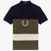 Polos con bloques de color estampados Polos con bloques de color estampados