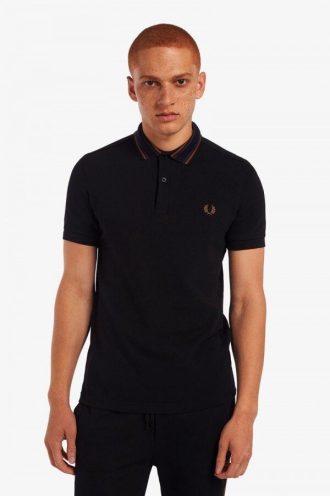 Polos de rayas con medallas