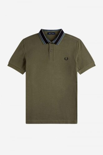 Polos de rayas con medallas