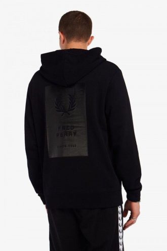 Sudadera con capucha y parche estampado