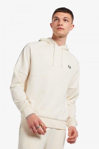 Sudaderas con capucha y cinta adhesiva