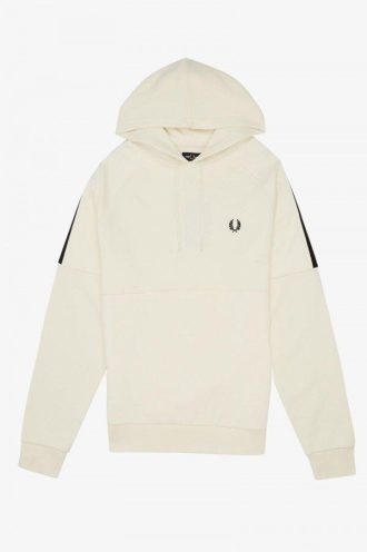 Sudaderas con capucha y cinta adhesiva