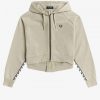 Sudaderas con capucha y cinta adhesiva