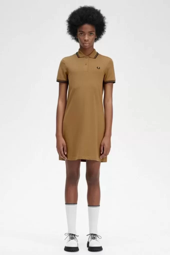 Vestido de mujer con camisa con ribete doble Vestido de mujer con camisa con ribete doble