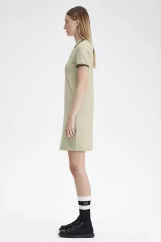 Vestido de mujer con camisa con ribete doble