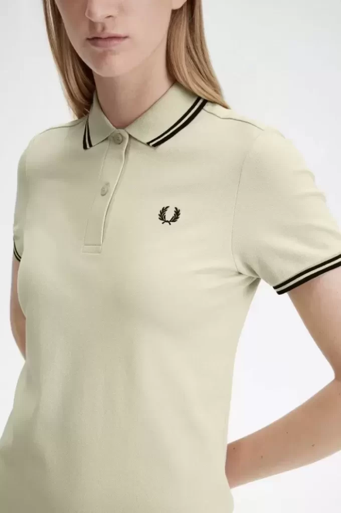 Vestido de mujer con camisa con ribete doble Vestido de mujer con camisa con ribete doble