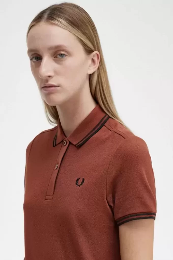 Vestido de mujer con camisa con ribete doble Vestido de mujer con camisa con ribete doble