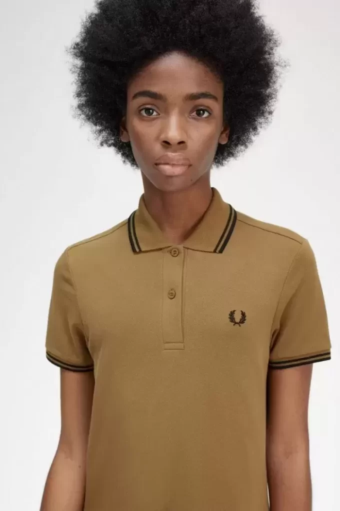 Vestido de mujer con camisa con ribete doble Vestido de mujer con camisa con ribete doble