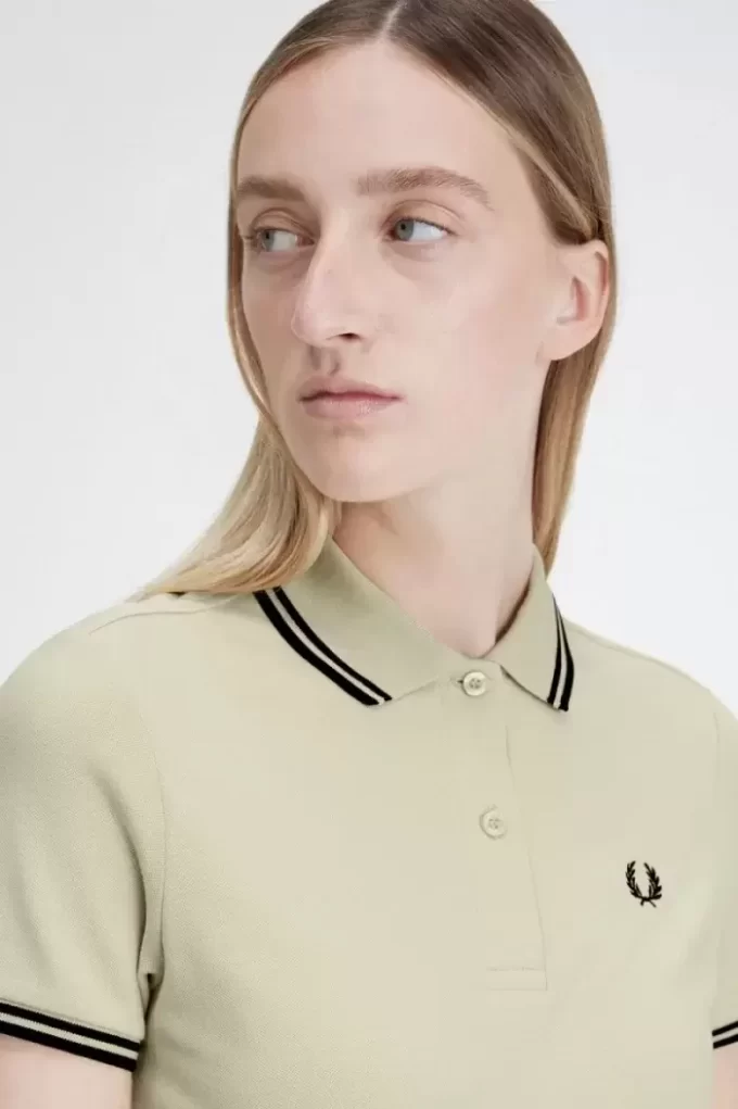 Vestido de mujer con camisa con ribete doble Vestido de mujer con camisa con ribete doble