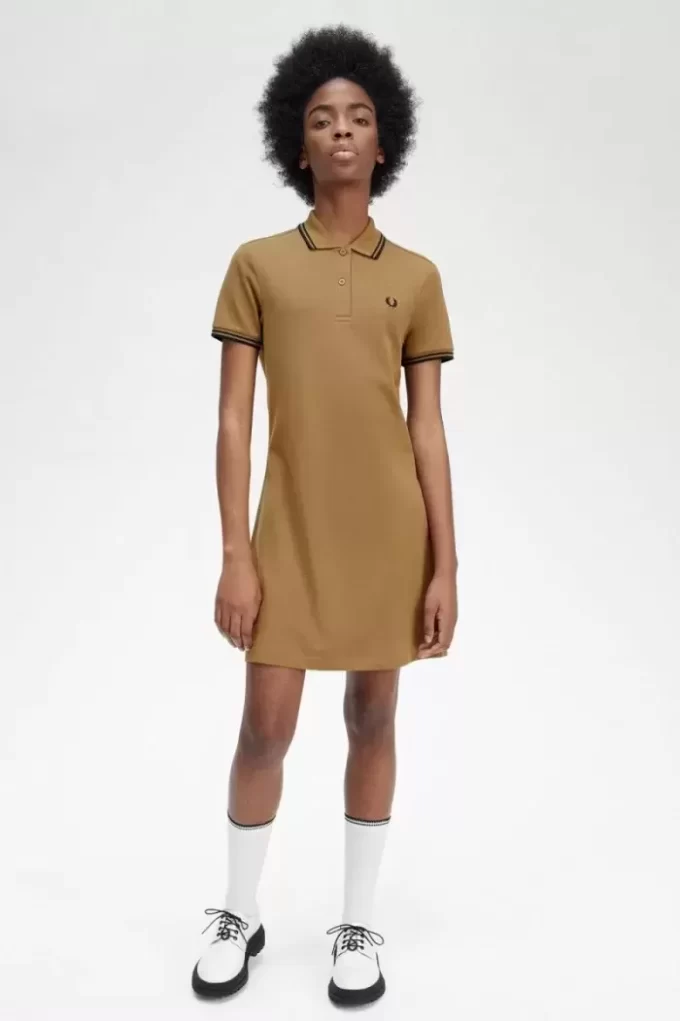 Vestido de mujer con camisa con ribete doble Vestido de mujer con camisa con ribete doble