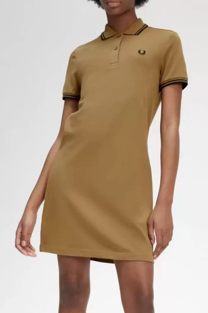 Vestido de mujer con camisa con ribete doble Vestido de mujer con camisa con ribete doble