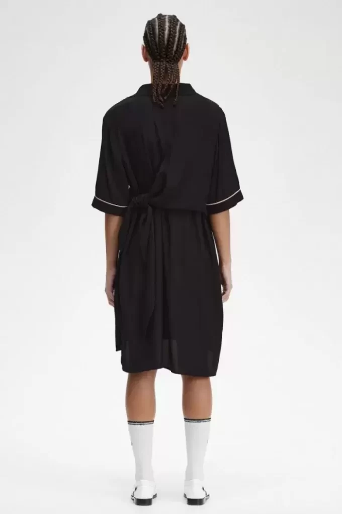 Vestido de mujer con camisa de bolos Vestido de mujer con camisa de bolos