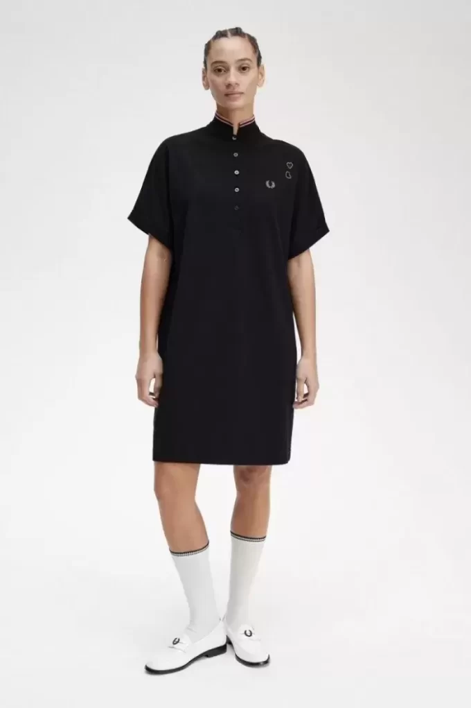 Vestido de mujer con camisa de piqué con ribete Vestido de mujer con camisa de piqué con ribete