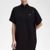 Vestido de mujer con camisa de piqué con ribete Vestido de mujer con camisa de piqué con ribete