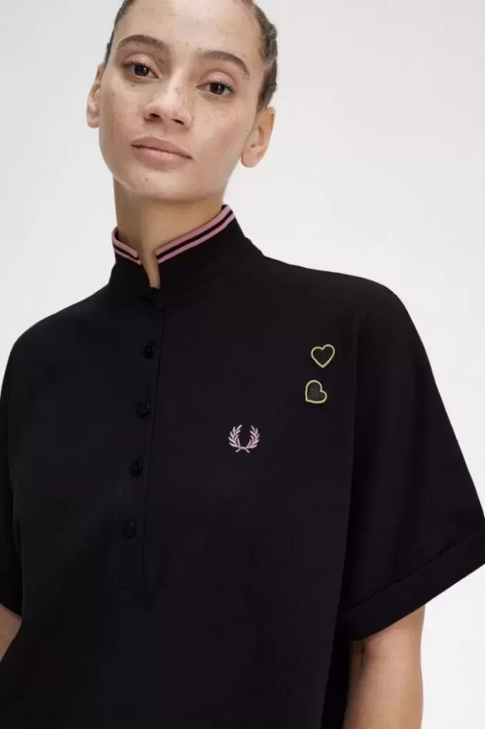 Vestido de mujer con camisa de piqué con ribete Vestido de mujer con camisa de piqué con ribete