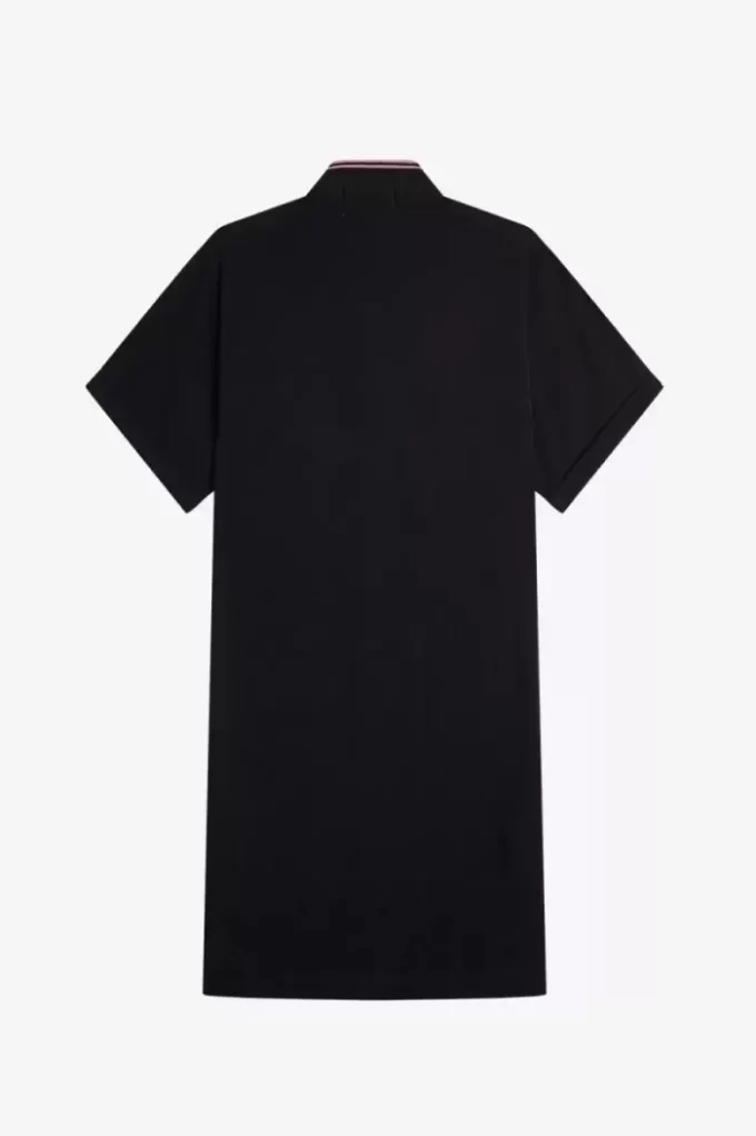 Vestido de mujer con camisa de piqué con ribete Vestido de mujer con camisa de piqué con ribete
