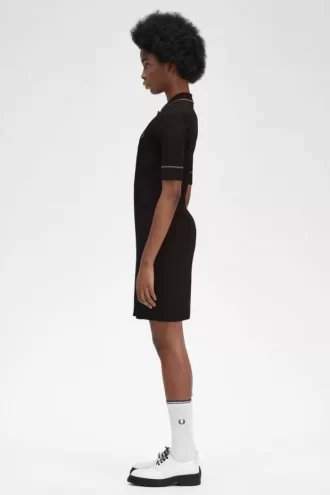 Vestido de mujer con camisa de punto acanalado