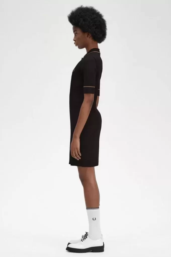 Vestido de mujer con camisa de punto acanalado Vestido de mujer con camisa de punto acanalado