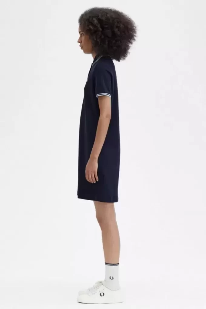 Vestido de mujer con dos ribetes Vestido de mujer con dos ribetes