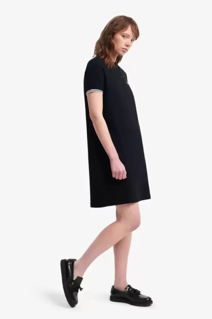 Vestido de mujer con dos ribetes Vestido de mujer con dos ribetes