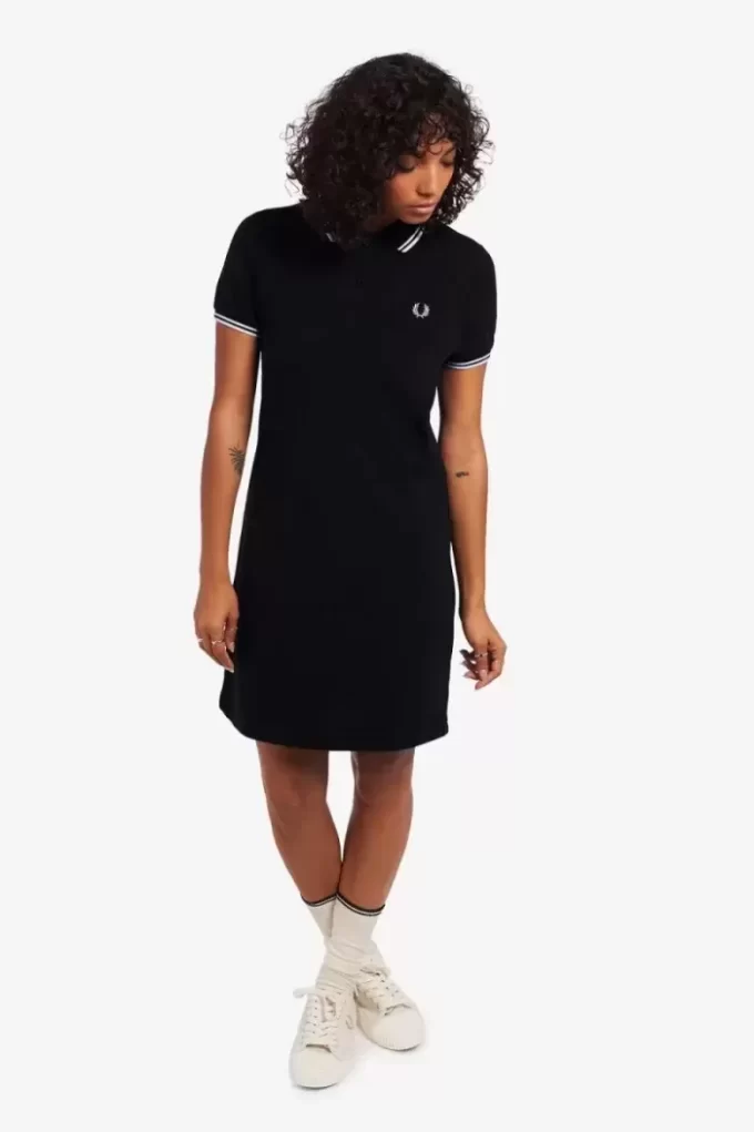 Vestido de mujer con dos ribetes Vestido de mujer con dos ribetes