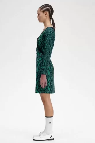 Vestido de mujer con estampado de serpiente y hombros descubiertos Vestido de mujer con estampado de serpiente y hombros descubiertos