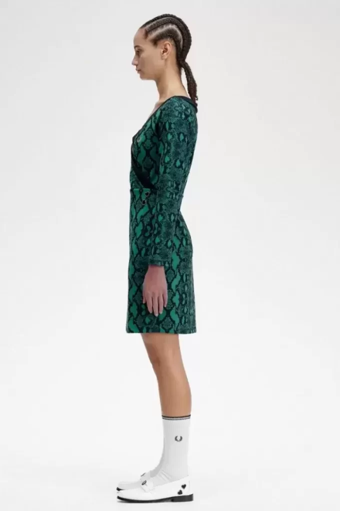 Vestido de mujer con estampado de serpiente y hombros descubiertos Vestido de mujer con estampado de serpiente y hombros descubiertos