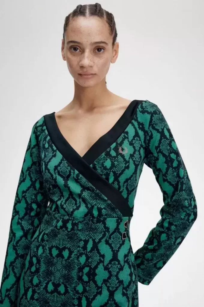 Vestido de mujer con estampado de serpiente y hombros descubiertos Vestido de mujer con estampado de serpiente y hombros descubiertos