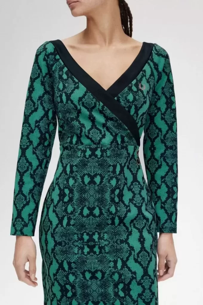 Vestido de mujer con estampado de serpiente y hombros descubiertos Vestido de mujer con estampado de serpiente y hombros descubiertos