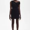 Vestido de mujer con hombros descubiertos Vestido de mujer con hombros descubiertos